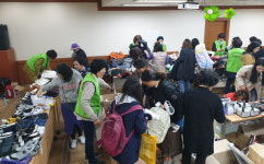 어울락 진주시평거종합사회복지관, 이마트 진주점에 후원 물품으로 바자회 개최