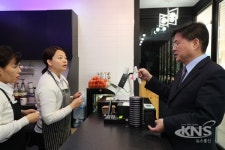 한대희 군포시장, 지역화폐 사용에 앞장....쓰기 쉬운 군포愛(애)머니에요