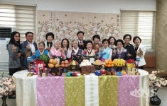 청주가경노인복지관, 어르신 팔순‧구순잔치 눈길