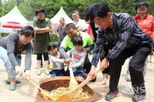 인제군, 제7회 하늘여울 소치마을 수리취떡 축제 개최