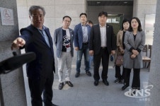 화성시의회 도시건설위원회, 전곡항 안심화장실 특별점검 나서