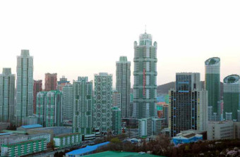 북, 려명거리 준공식 진행..김정은 참석