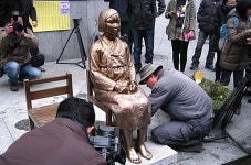 첫 평화의 소녀상, 종로구 공공조형물 1호 등록