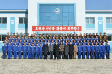 김정은, 신설 순천메기공장 현지지도..연간 1,200톤 규모