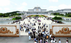 北, 김일성주석 24주기 추모...우리 수령님 기록영화 상영