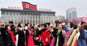 [포토뉴스] 설명절에 민속놀이를 즐기는 평양의 학생, 소년들