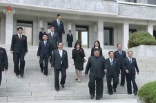 30일 판문점에 김정은 위원장과 함께 내려 온 북측 인사는?