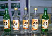 신의주시는 물론 평안북도 명주로 소문난 신풍소주