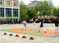 북 5.1절 맞아 당과 정부 간부들, 근로자들과 뜻깊게 기념