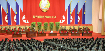 김정은, 방역일선 투입 군의부문 병사 격려