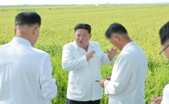 김정은 위원장, 강원도 수해지역 재방문..헬기 동원 농약살포 직접 지휘