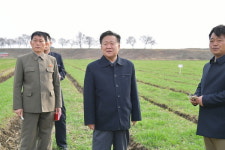 북 최룡해 상임위원장, 만경대구역 만경대남새농장 현지 시찰