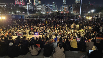 국회서 '내란수괴 윤석열' 탄핵·체포 촛불문화제