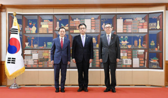 최상목 권한대행, 쿠바·중국 주한대사 신임장 제정받아