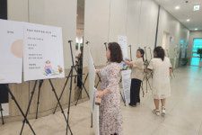 행복여정문학, 남북통합문화센터에서 제7회 시화전 개최