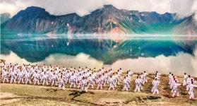 [포토] 백두산정에서 펼쳐보인 태권도 천지틀(품새)의 장관