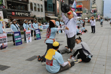 우리 땅을 우리 스스로 되찾는 투쟁의 선봉에 서서