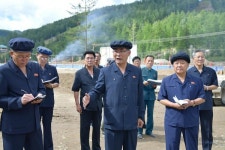 북 박태성 내각총리, 삼지연관광지구 건설사업과 함흥시 기업소들 현지시찰