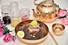 평양시민들, 추운 겨울에도 평양냉면 찾아