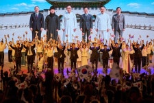 이 대통령, '한반도 평화 공존 청사진' 제시