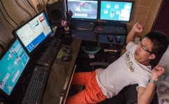 게임하며 돈 버는 중년 男, 컴퓨터 19대 동시에 돌려