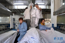 중국 ‘춘절 대이동’ 막바지! 열차용 침구류 세탁소 공개