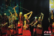 중국 윈난 와족(?族) 대형 오리지널 가무극 ‘와부락’, 푸얼서 상연