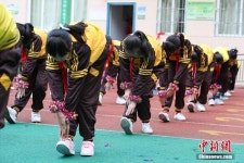 구이양 초등학교: 쉬는 시간 ‘희곡 체조’로 건강과 문학 모두 잡는다