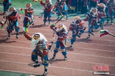 화려한 시짱 라싸시 제1회 운동회 및 민족전통운동회 개막식 현장