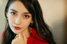 브랜드 행사장 찾은 대륙 여신 안젤라베이비, 때론 우아하게 때론 귀엽게