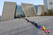 中 산시, 도서관 앞 길다란 가방 줄…수험생 시험 준비 한창 