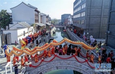 소도시 종합 정비 통해 ‘문화여행 거리’로 탈바꿈한 옛 마을 거리