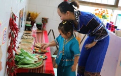 윈난 시멍, 취학 전 교육에 와족 전통 결합