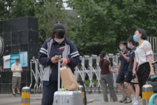 대입시험 때 만나자! 베이징 고3 학생 앞당긴 작별인사