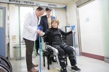 부산대병원 보행보조로봇 시연회