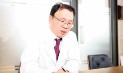 의료기기업체 찾아다니는 의대 교수, 무슨 사연이?