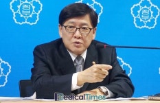 우울한 질본 의사 공무원들 징계 명찰 차고 근무한다