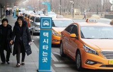 끝이 보이지 않는 대학병원 택시 승강장