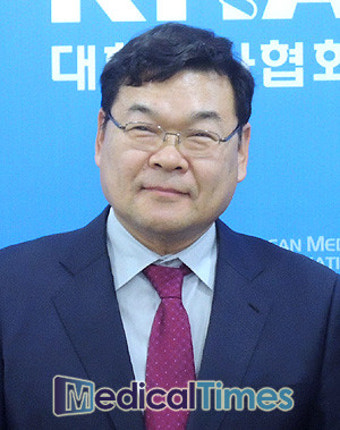 교수 출신 의협 홍보이사의 회무 방향은? 