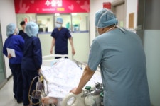 검단탑병원, 교통사고 조선족 환자 무료수술로 생명구해