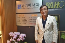 짐 내려놓은 승기배 교수...원장으로 다시 시작합니다