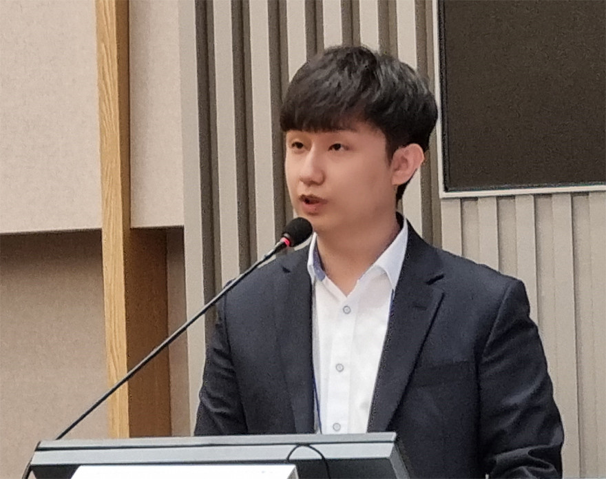 서울대병원 전공의 대표, 의협 간부들 사직 공모 혐의 관련 경찰 출석 중, 의료 정책 비판 논란 확산