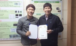 IVSA 김정민 회장，검역본부 양동군 수의사에게 감사장 전달