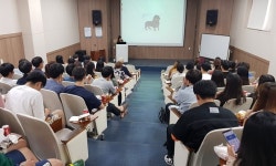   전국 수의대생들과 공유한 반려동물의 올바른 사료 선택법  