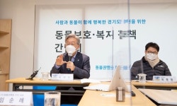 카라 더봄센터 찾은 이재명 ˝반려동물 사지 말고 입양＋개 농장 대책 마련˝