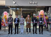 ‘수의료기기 통합 쇼룸 눈길’ 의료기기 유통사 한미, 사옥 리모델링·신규 쇼룸 오픈