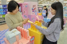 [포토] 롯데마트, 바이컬러 팝업 대형마트 단독 진행