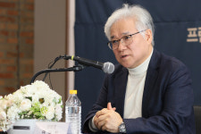 [비바100] 첫 ‘겨울나그네’처럼 다시 관객 가까이! 베이스 연광철