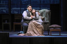 [문화공작소] 젊어진 미미, 청바지 입은 비올레타…‘지금’에 발맞춘 오페라 ‘라 보엠’ ‘라 트라비아타’