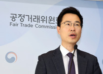 공정위 “대한항공·아시아나, 좌석 수 90% 유지해야”